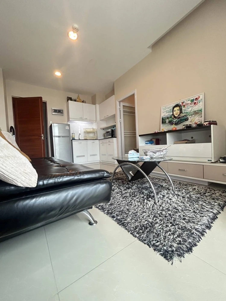 For sale: CC Condominium 1, 1 bedroom, 1 bathroom, good location, fully furnished, don't miss out.