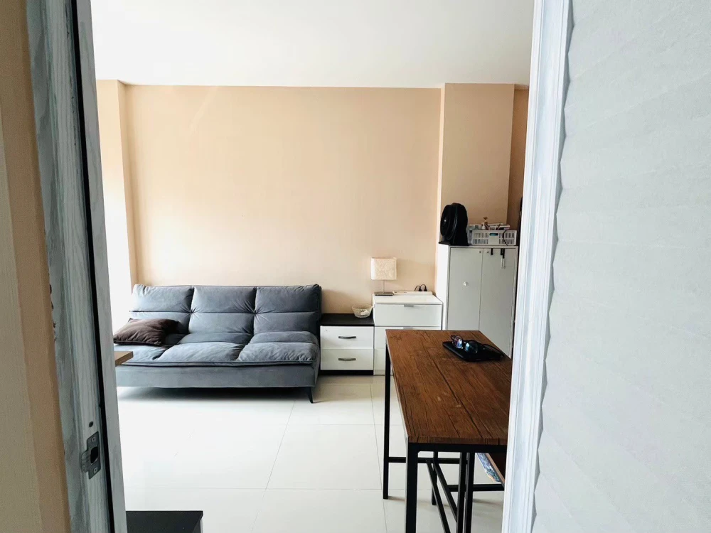 For sale: CC Condominium 2, 1 bedroom, 1 bathroom, good location, fully furnished. Good like this, hurry and reserve now.