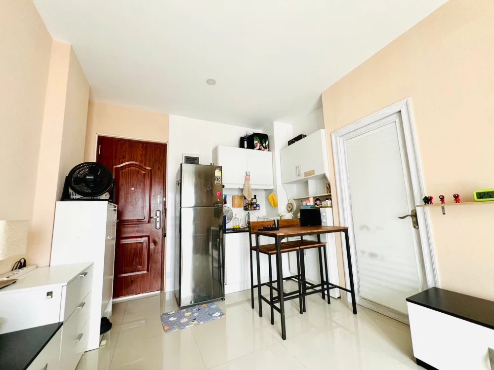 For sale: CC Condominium 2, 1 bedroom, 1 bathroom, good location, fully furnished. Good like this, hurry and reserve now.