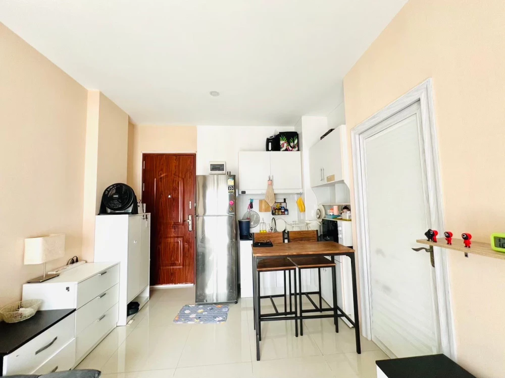 For sale: CC Condominium 2, 1 bedroom, 1 bathroom, good location, fully furnished. Good like this, hurry and reserve now.