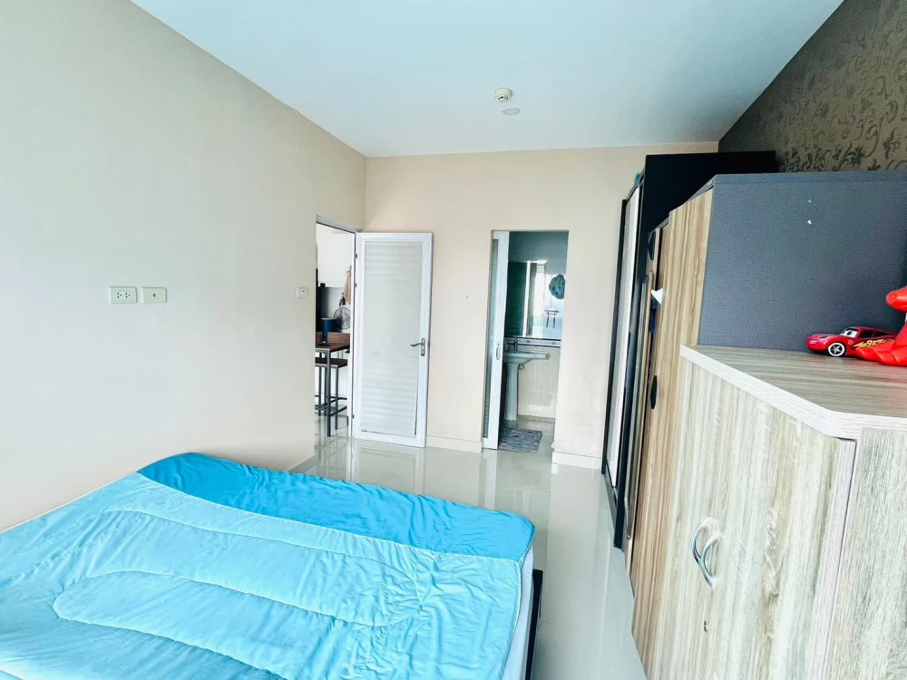 For sale: CC Condominium 2, 1 bedroom, 1 bathroom, good location, fully furnished. Good like this, hurry and reserve now.