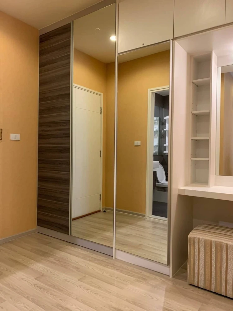 Selling Centric Ratchada–Huai Khwang, 20th floor, fully furnished and ready to move in. Book now!