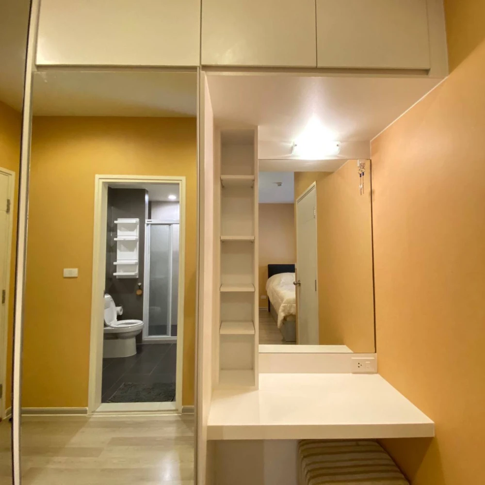 Selling Centric Ratchada–Huai Khwang, 20th floor, fully furnished and ready to move in. Book now!