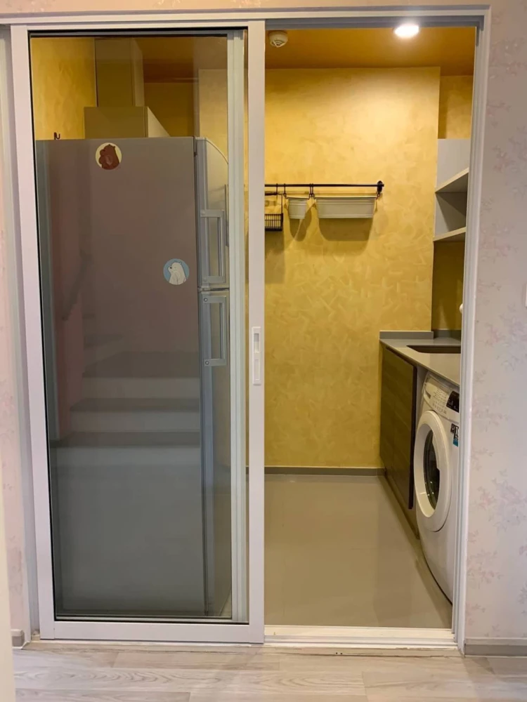 Selling Centric Ratchada–Huai Khwang, 20th floor, fully furnished and ready to move in. Book now!