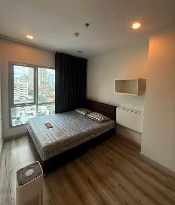 Selling a lovely Centric Sathorn St. Louis condo. It comes fully furnished; just bring your suitcase and move in!