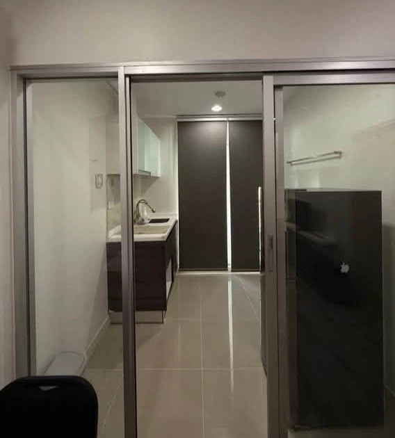 Selling a lovely Centric Sathorn St. Louis condo. It comes fully furnished; just bring your suitcase and move in!