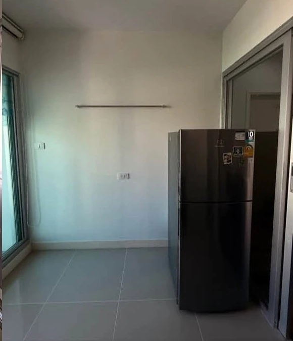 Selling a lovely Centric Sathorn St. Louis condo. It comes fully furnished; just bring your suitcase and move in!
