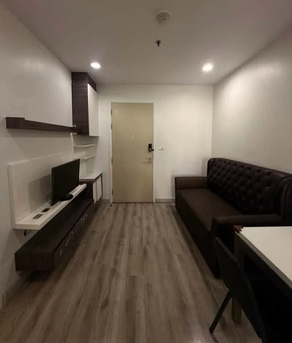Selling a lovely Centric Sathorn St. Louis condo. It comes fully furnished; just bring your suitcase and move in!