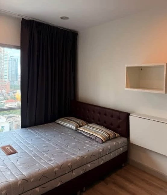 Selling a lovely Centric Sathorn St. Louis condo. It comes fully furnished; just bring your suitcase and move in!