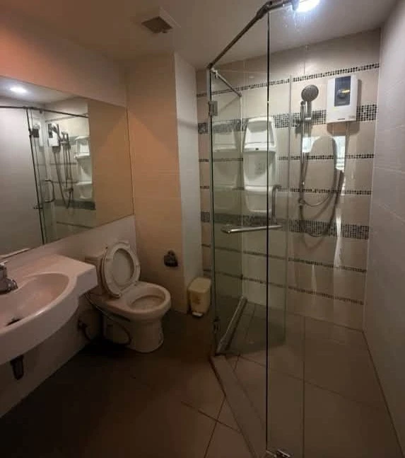 Selling a lovely Centric Sathorn St. Louis condo. It comes fully furnished; just bring your suitcase and move in!