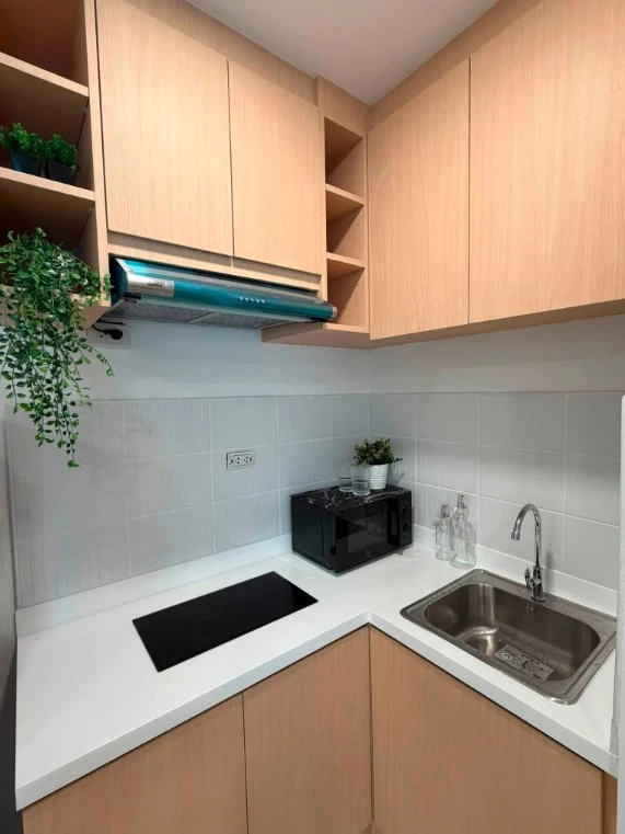 Selling a spacious corner unit at Centric Scene Sukhumvit 64. Offering high privacy and a minimalist Muji-style interior with herringbone flooring. Bo
