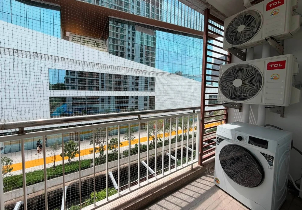 Selling a spacious corner unit at Centric Scene Sukhumvit 64. Offering high privacy and a minimalist Muji-style interior with herringbone flooring. Bo