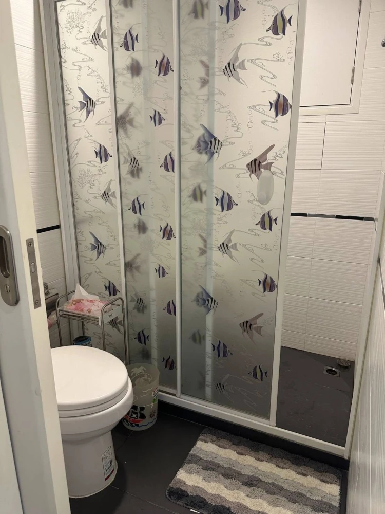 Centric Sea for sale, spacious room with lots of usable space, decorated in a controlled tone, with beautiful wallpaper. Don't miss it!