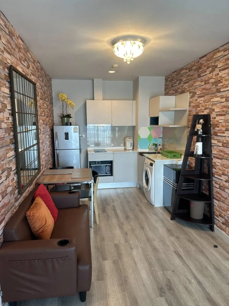 Centric Sea for sale, spacious room with lots of usable space, decorated in a controlled tone, with beautiful wallpaper. Don't miss it!