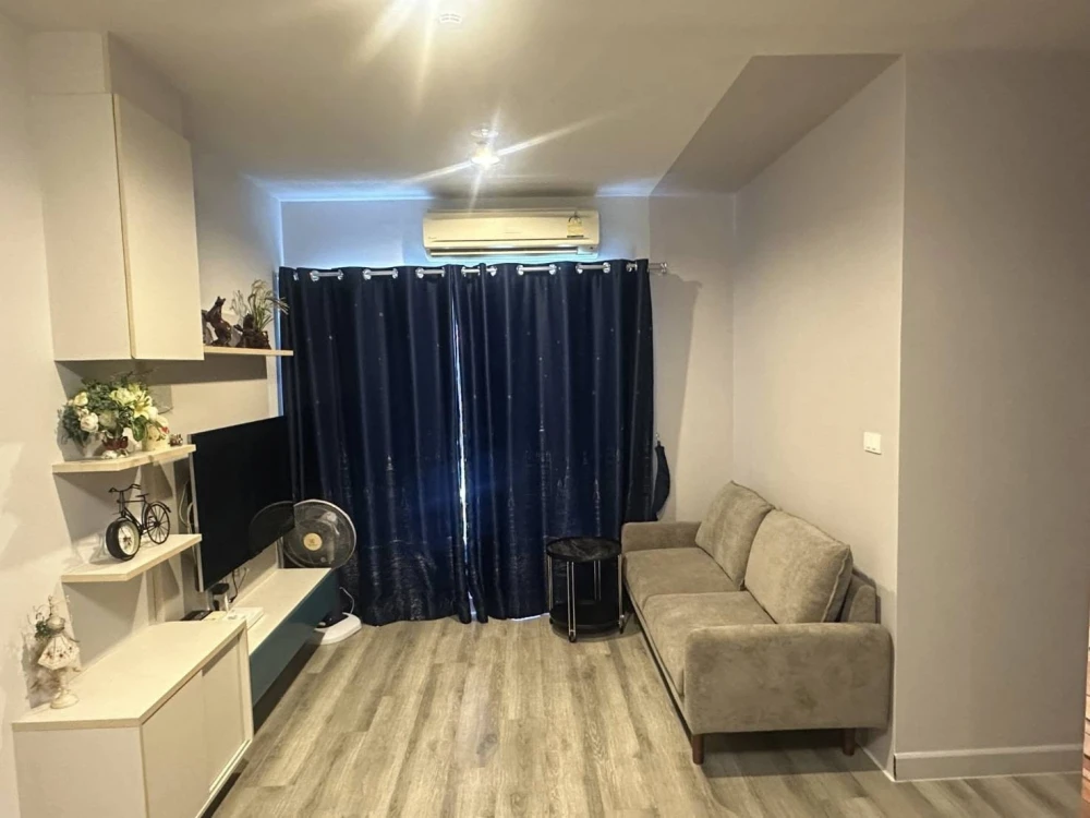Centric Sea for sale, spacious room with lots of usable space, decorated in a controlled tone, with beautiful wallpaper. Don't miss it!