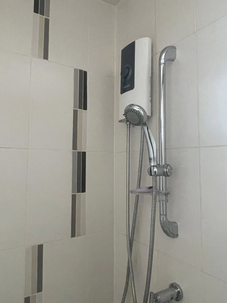 Selling a corner unit at Centric Tiwanon. It's the only unit on the floor without shared walls, offering high privacy and reducing noise from neighbor