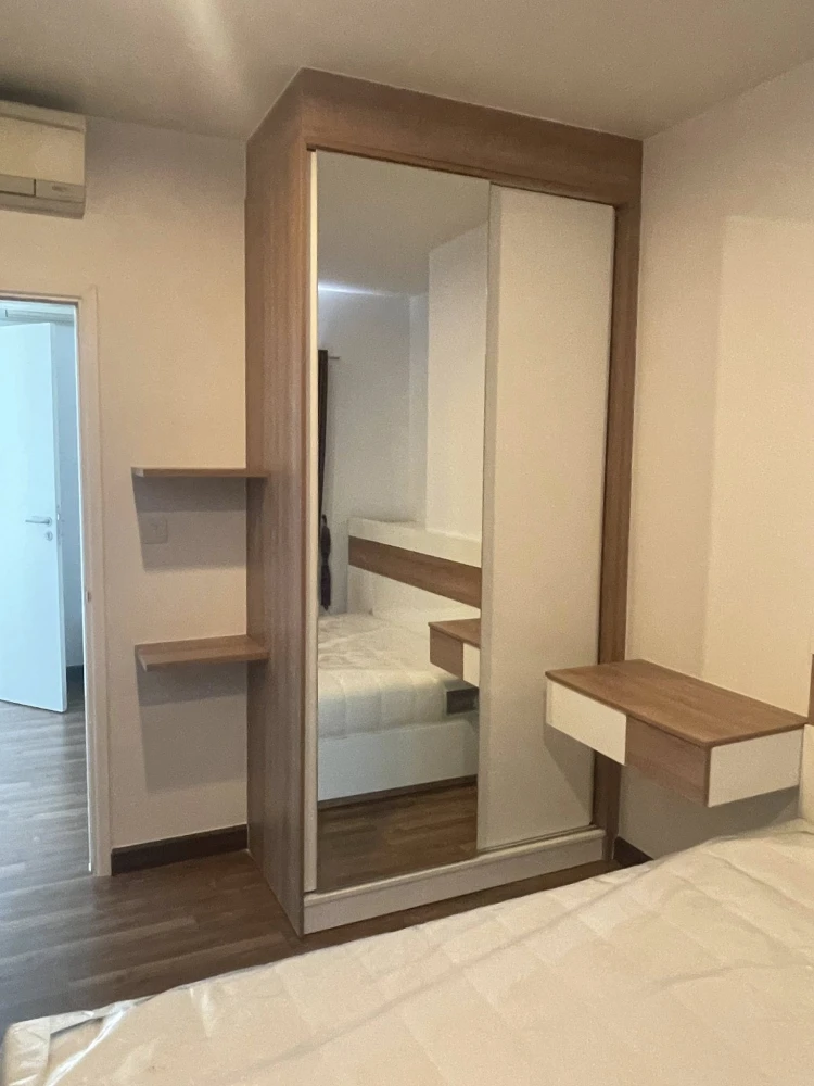Selling a corner unit at Centric Tiwanon. It's the only unit on the floor without shared walls, offering high privacy and reducing noise from neighbor