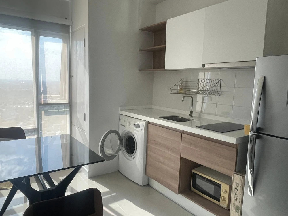 Selling a corner unit at Centric Tiwanon. It's the only unit on the floor without shared walls, offering high privacy and reducing noise from neighbor