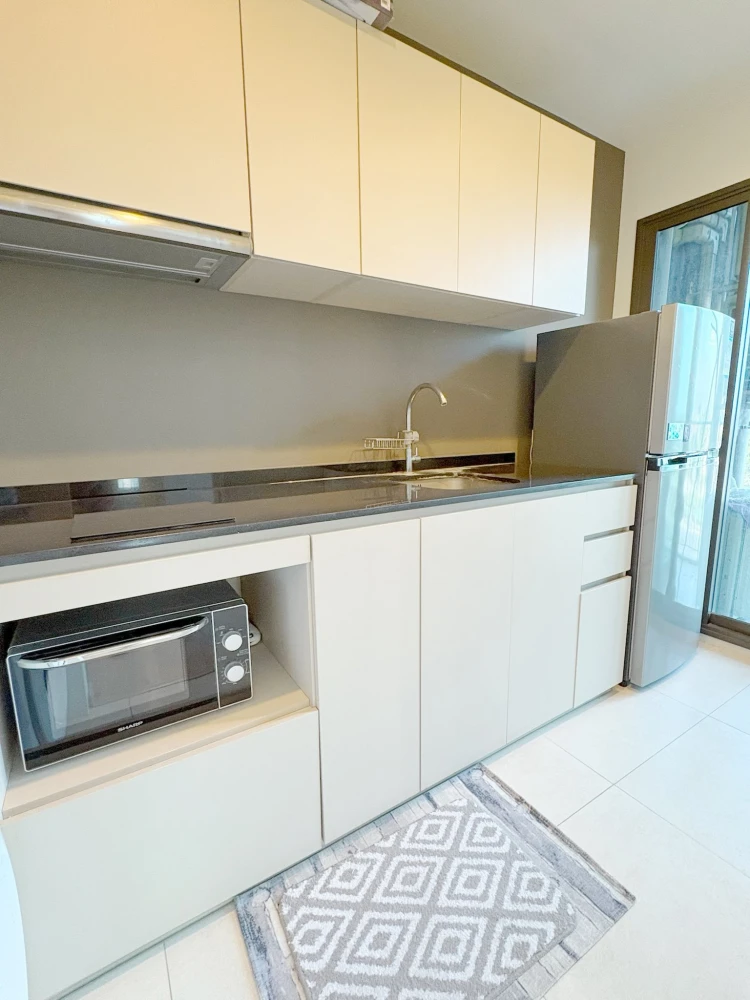For sale: Chambers Cher Ratchada-Ram Intra, facing north, front building with privacy, others cannot see us, furnished and ready to move in, free elec