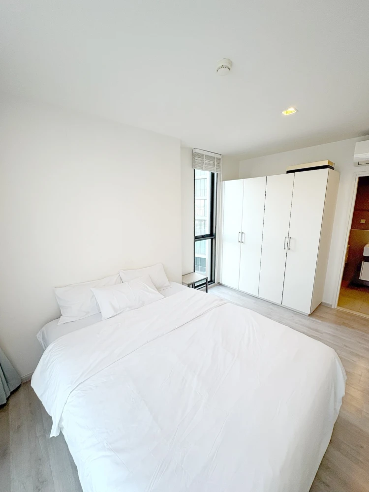 For sale: Chambers Cher Ratchada-Ram Intra, facing north, front building with privacy, others cannot see us, furnished and ready to move in, free elec