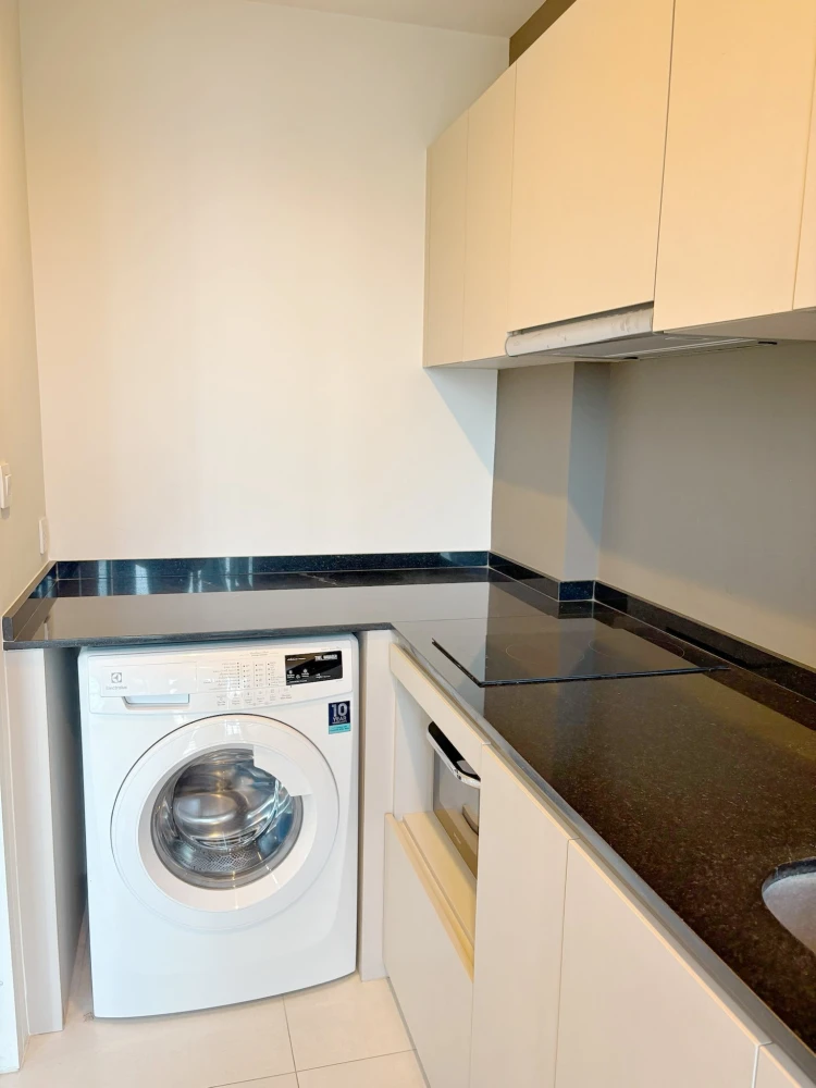 For sale: Chambers Cher Ratchada-Ram Intra, facing north, front building with privacy, others cannot see us, furnished and ready to move in, free elec
