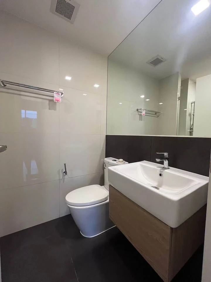 For sale: Chambers On-nut Station, 3rd floor, nice room, fully furnished, reserve now!