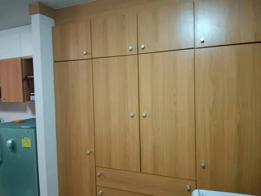 Selling Champs Elysees Chaengwattana, an affordable condo in good condition with built-in furniture. Book now!