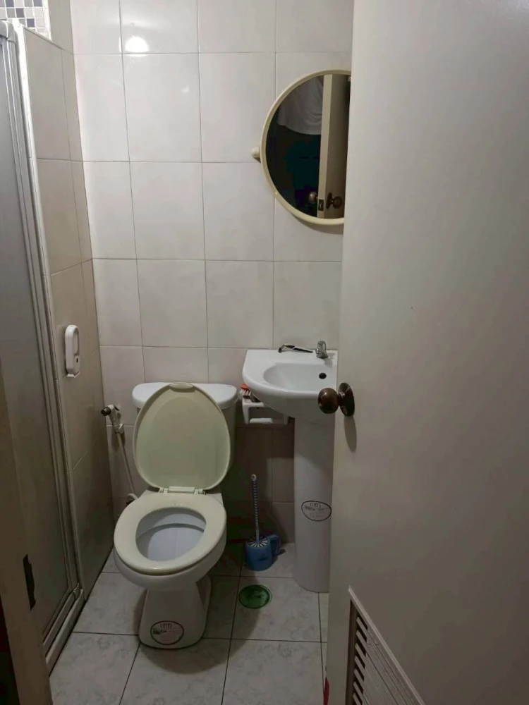 Selling Champs Elysees Chaengwattana, an affordable condo in good condition with built-in furniture. Book now!
