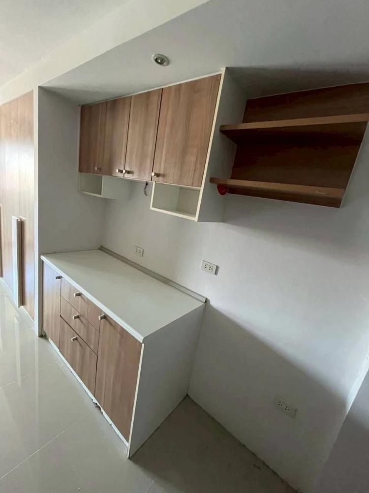 Selling a spacious and comfortable condo at Champs Elysees Chaengwattana. It's on a low floor and ready to move in!