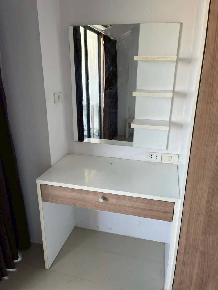 Selling a spacious and comfortable condo at Champs Elysees Chaengwattana. It's on a low floor and ready to move in!