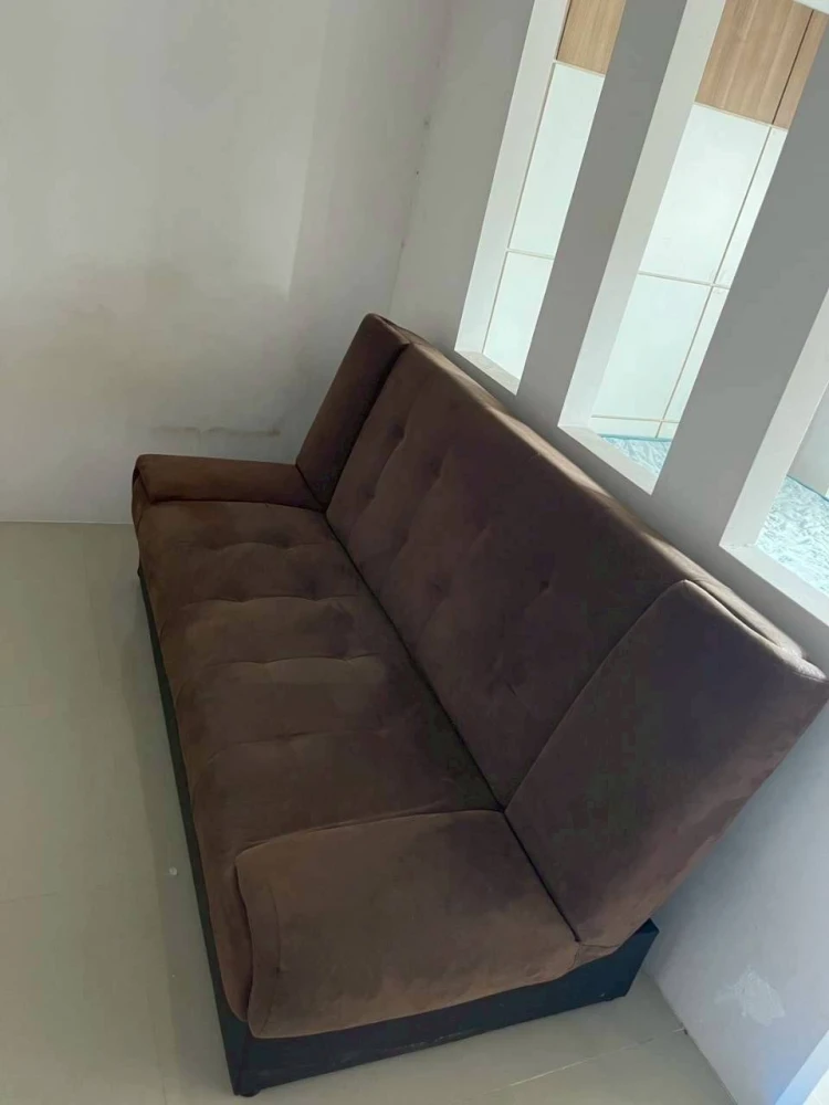 Selling a spacious and comfortable condo at Champs Elysees Chaengwattana. It's on a low floor and ready to move in!