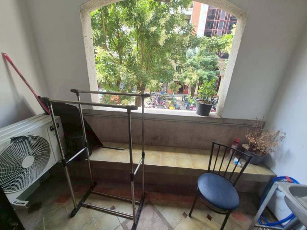 Selling a 2nd floor unit at Champs Elysees Tiwanon. Excellent location and fully furnished. Don't miss out!