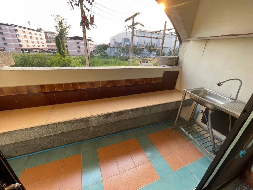 Selling a 2nd floor unit at Champs Elysees Tiwanon, fully furnished. Don't miss this opportunity!
