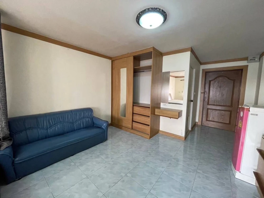 Selling a 2nd floor unit at Champs Elysees Tiwanon, fully furnished. Don't miss this opportunity!