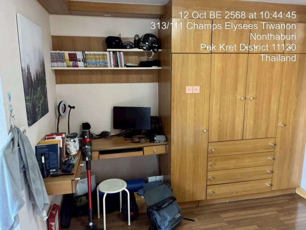Selling a spacious 4th-floor unit at Champs Elysees Tiwanon. Convenient location. Don't miss this great opportunity!