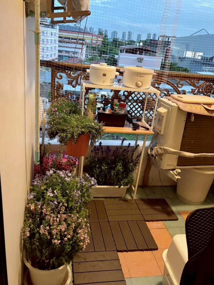Selling a 5th-floor unit at Champs Elysees Tiwanon. Excellent location, convenient transportation, and fully furnished. Book now!