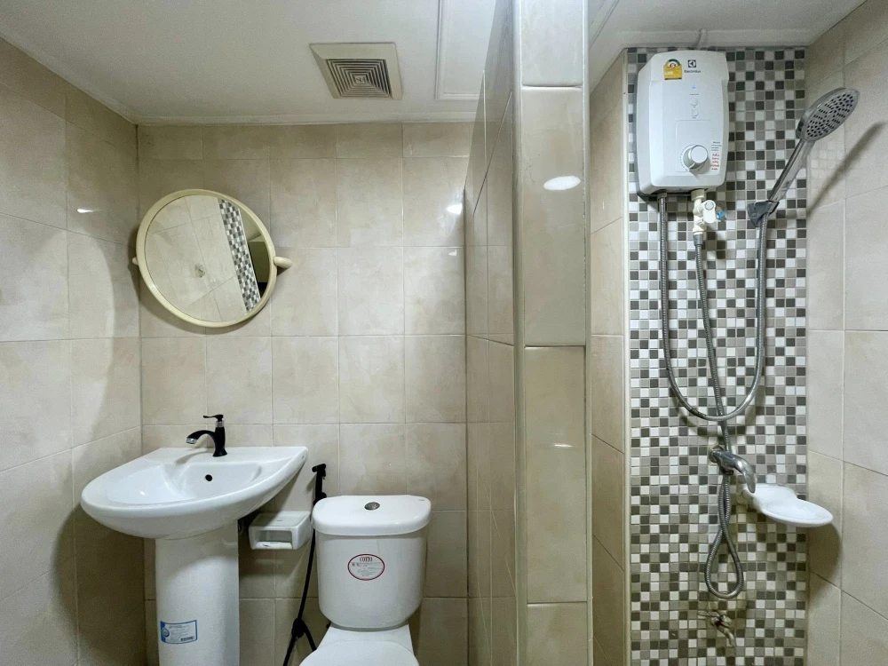 Champs Elysees Tiwanon Studio for sale, spacious living space, open view, fully equipped with amenities. Reserve now!