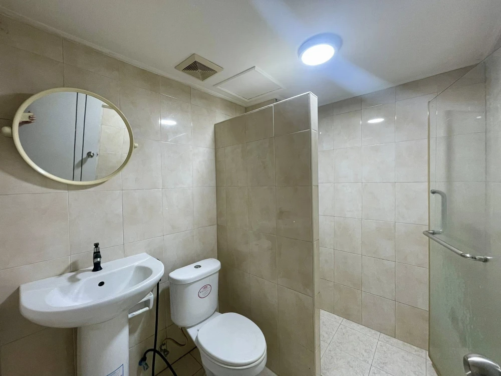 Champs Elysees Tiwanon Studio for sale, spacious living space, open view, fully equipped with amenities. Reserve now!