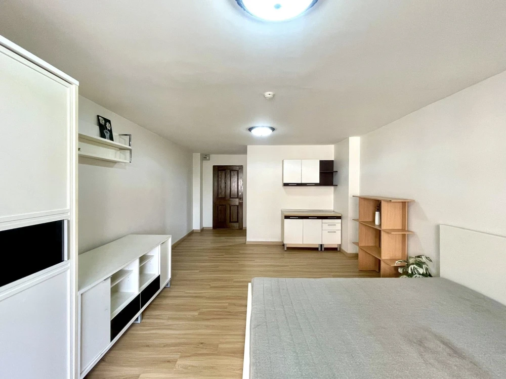 Champs Elysees Tiwanon Studio for sale, spacious living space, open view, fully equipped with amenities. Reserve now!