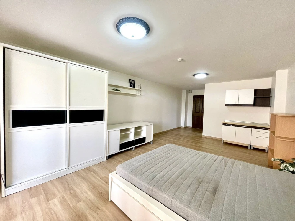 Champs Elysees Tiwanon Studio for sale, spacious living space, open view, fully equipped with amenities. Reserve now!