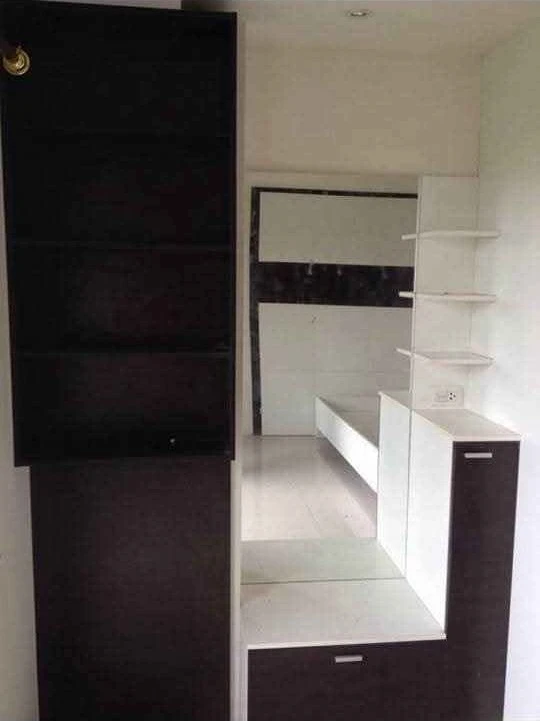 For sale: Champs Elysees Tiwanon, spacious room, balcony, with built-in decorations. Must reserve like this.