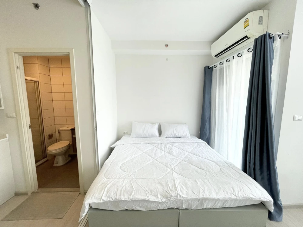 For sale: Chapter One Eco Ratchada-Huai Khwang. Clean room decorated in a soothing tone. Fully furnished. Just bring your bags and move in.
