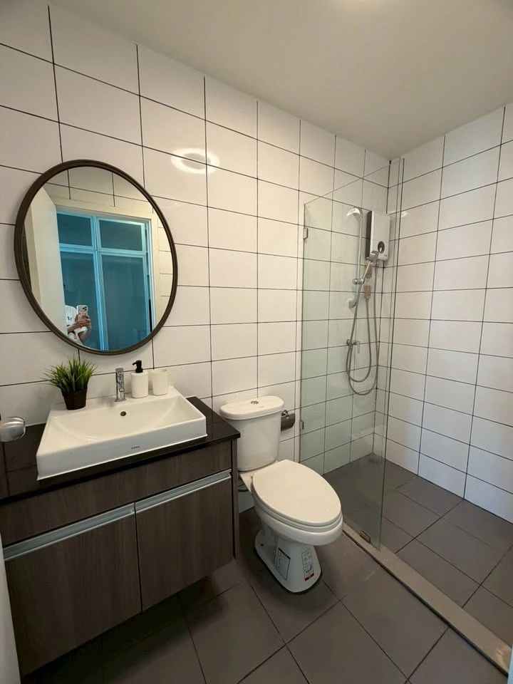 Selling a beautifully decorated Studio room at Chapter One Eco Ratchada-HuaiKhwang. Fully furnished with all appliances included; just bring your bags