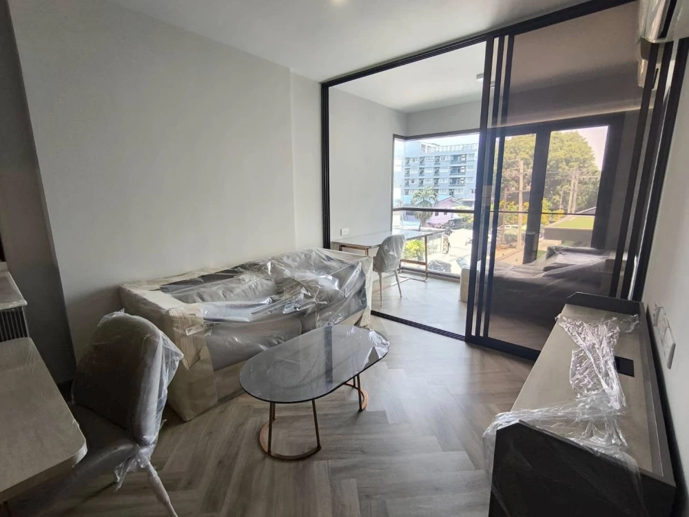 Selling Chapter Thonglor 25 condo unit, ready to move in. Fully furnished + complete appliances. Just bring your suitcase! Don't miss out!