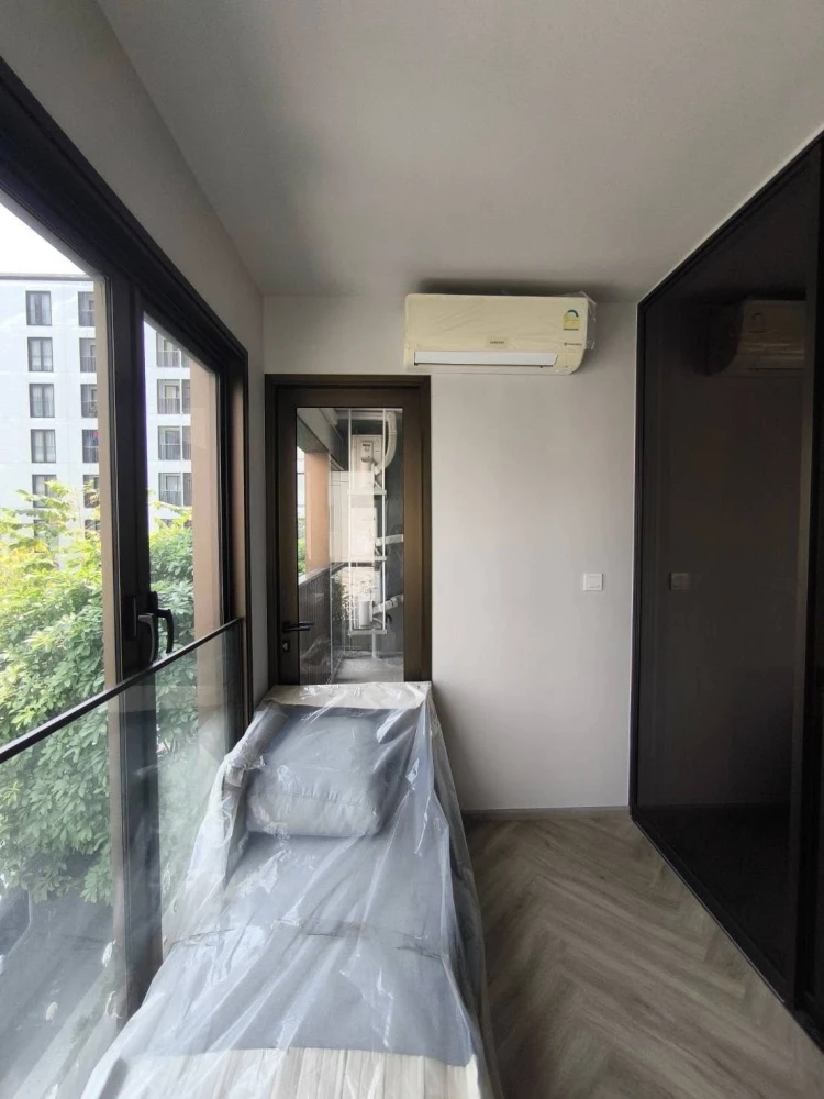 Selling Chapter Thonglor 25 condo unit, ready to move in. Fully furnished + complete appliances. Just bring your suitcase! Don't miss out!