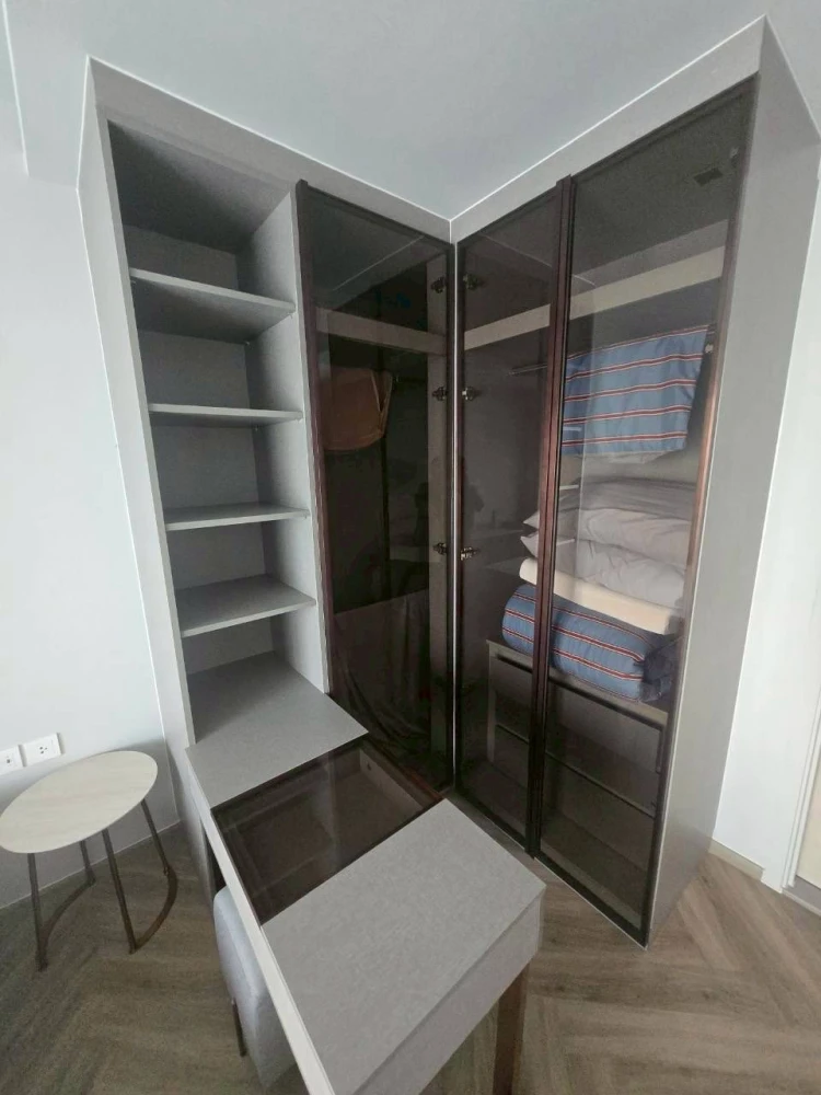 Selling Chapter Thonglor 25 condo unit, ready to move in. Fully furnished + complete appliances. Just bring your suitcase! Don't miss out!