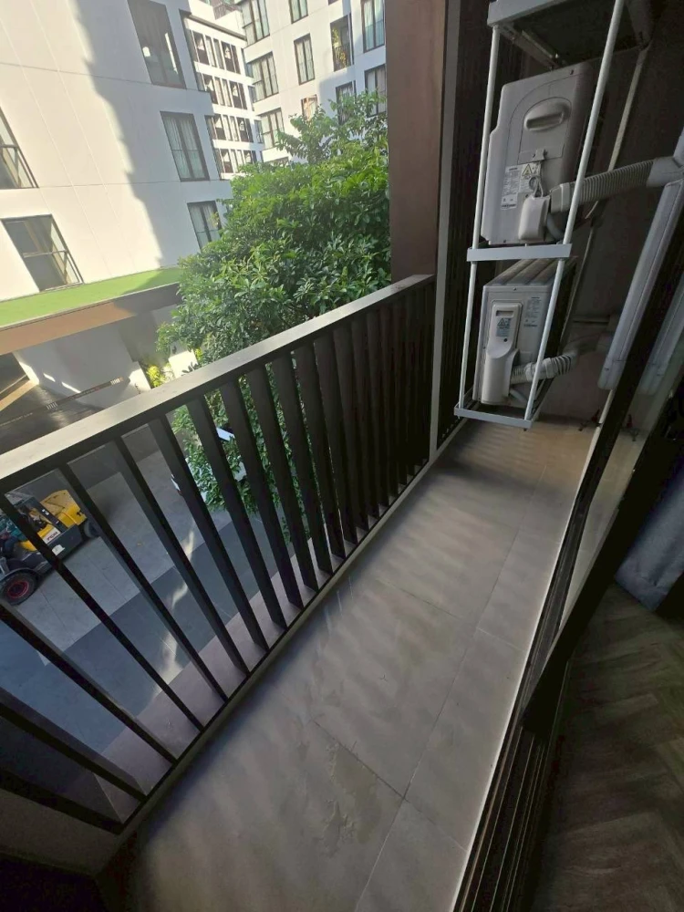 Selling Chapter Thonglor 25 condo unit, ready to move in. Fully furnished + complete appliances. Just bring your suitcase! Don't miss out!