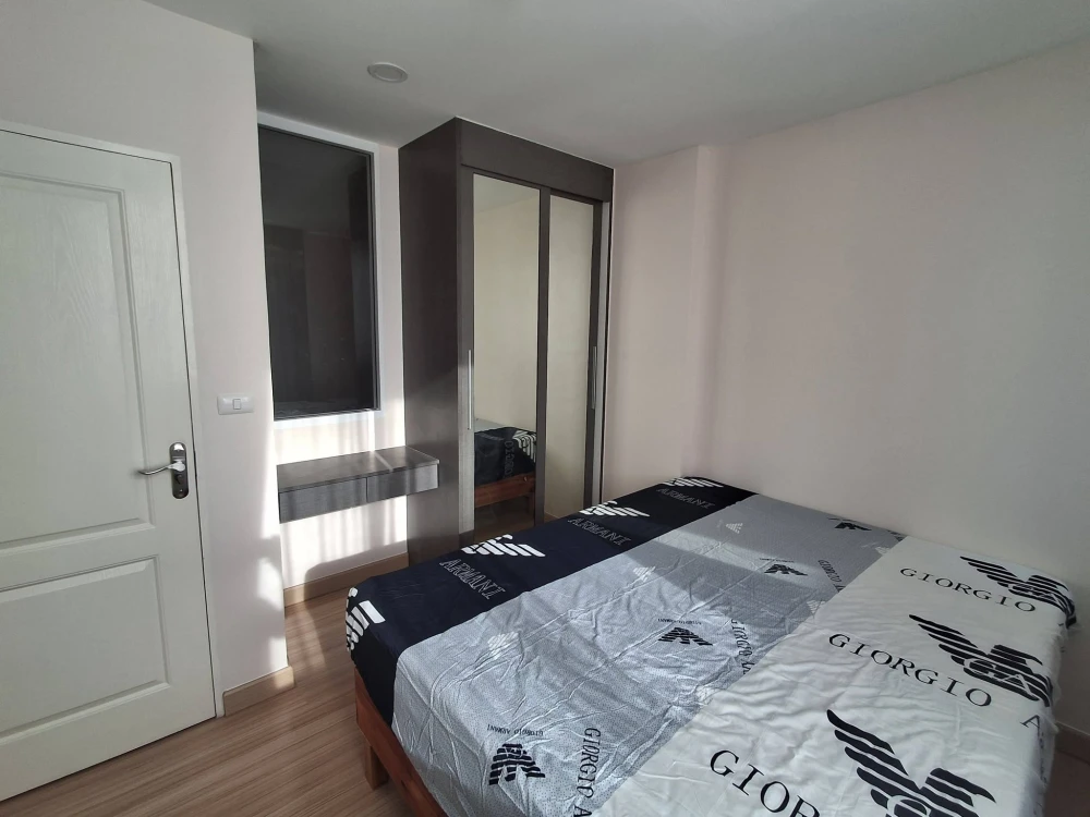 For Sale: Chateau In Town Charansanitwong 96/2. An airy unit with good natural light and a peaceful atmosphere; comes fully equipped with built-in fur images