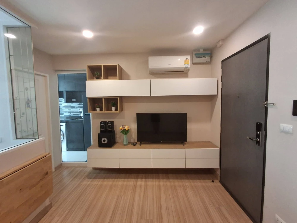 For Sale: Chateau In Town Charansanitwong 96/2. An airy unit with good natural light and a peaceful atmosphere; comes fully equipped with built-in fur