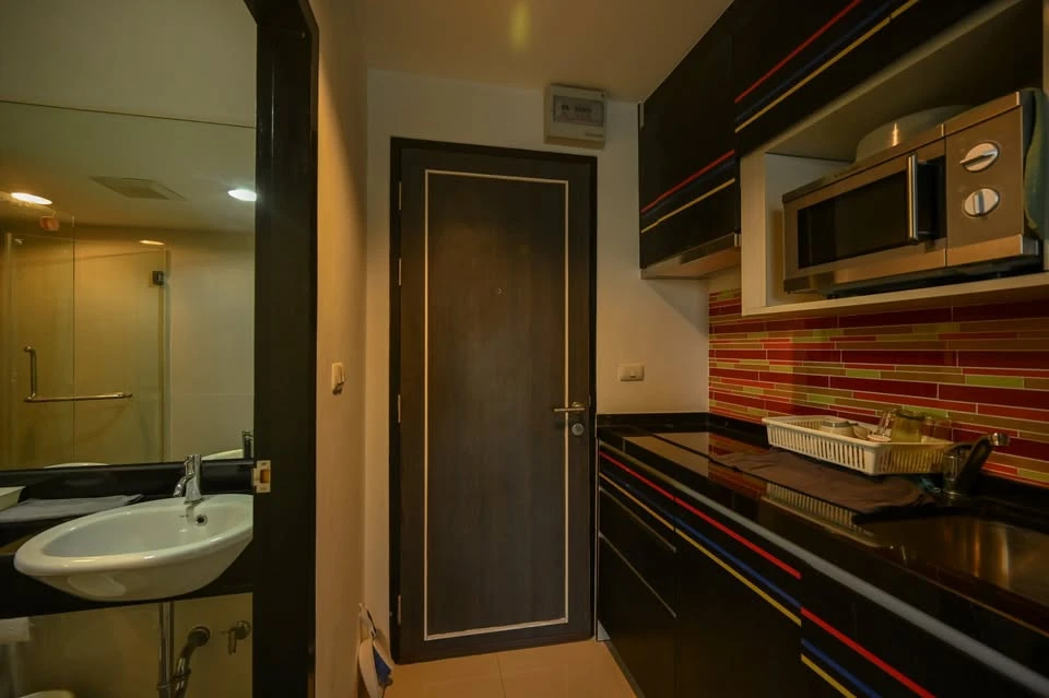For sale: Chateau In Town Ratchada 20-2 Studio room, 4th floor, includes furniture, ready to move in immediately!!